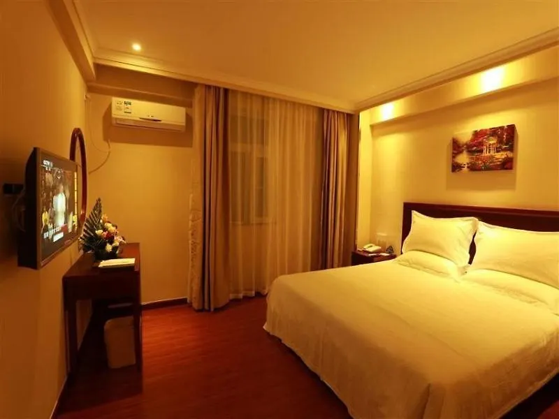 Greentree Inn Hainan Sanya Chunyuan Seafood Square Express Hotel